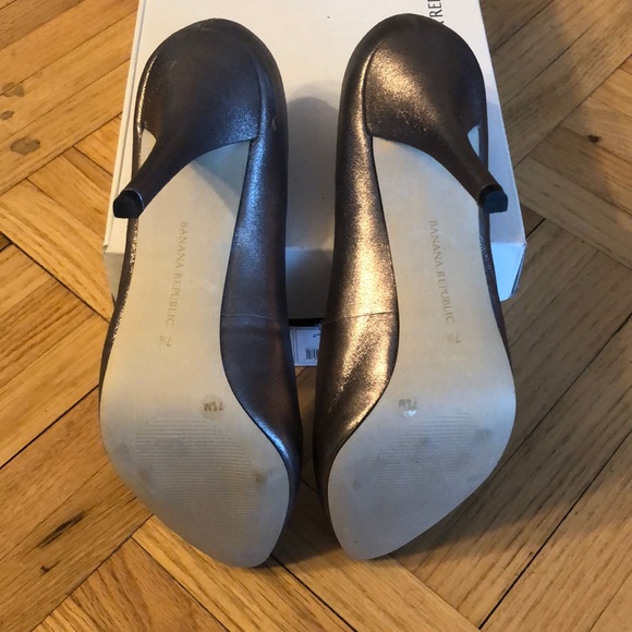Banana Republic Heels size 7.5 - Picture 4 of 4